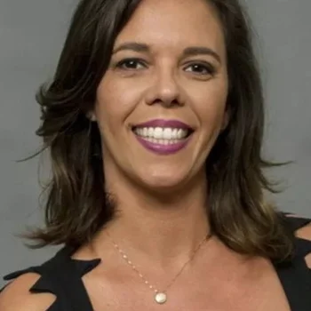 Flávia Reis