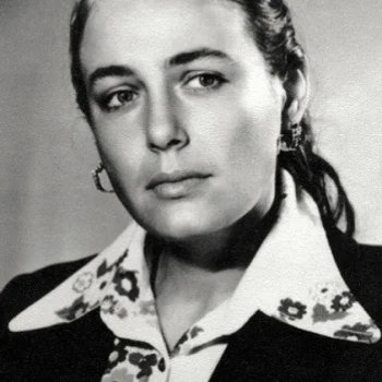 Нина Попова