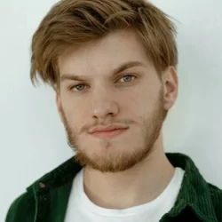 Андрей Максимов