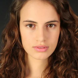 Angela Curri