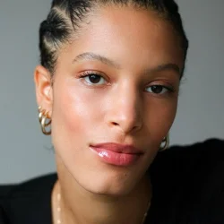 Angèle Mac