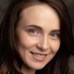 Анна Снаткина