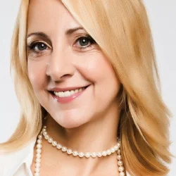 Debora Villa