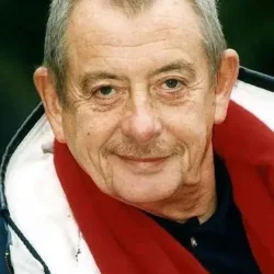 Derek Fowlds