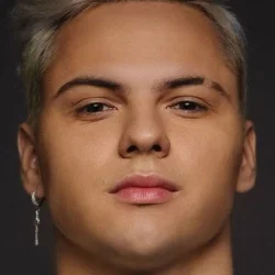 Дмитрий Ларионов