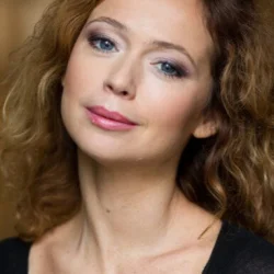 Елена Захарова