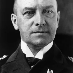 Эрих Редер