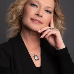 Eszter Timkó
