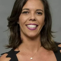 Flávia Reis