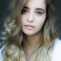 Holly Earl