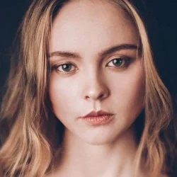 Ксения Отинова