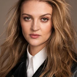 Lara Peake