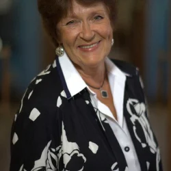 Лариса Леонова