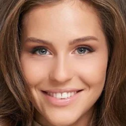 Леонела Мантурова