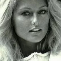 Mary Stavin