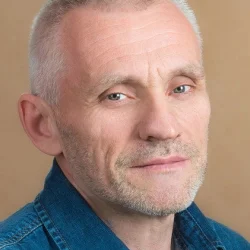 Олег Жуков