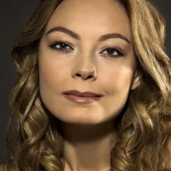 Özge Özder