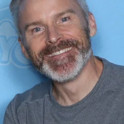 Роджер Крейг Смит