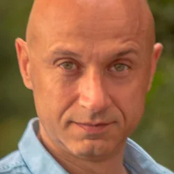 Suat Güzey