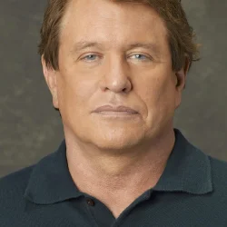 Том Беренджер