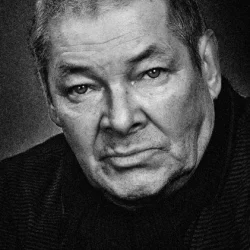 Юрий Перов
