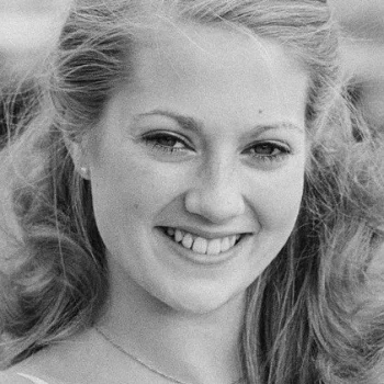 Tracey Childs