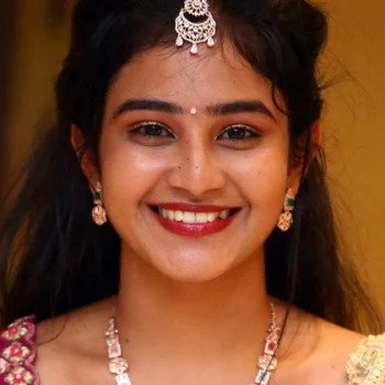 Yashna Muthuluri
